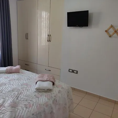 Apartment 2 Bedrooms Qerret